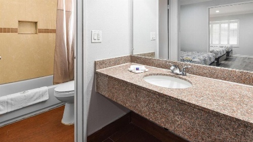 Motel 6 Anaheim - Convention Center image 19