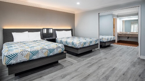 Motel 6 Anaheim - Convention Center image 2