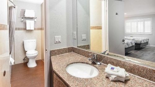 Motel 6 Anaheim - Convention Center image 20