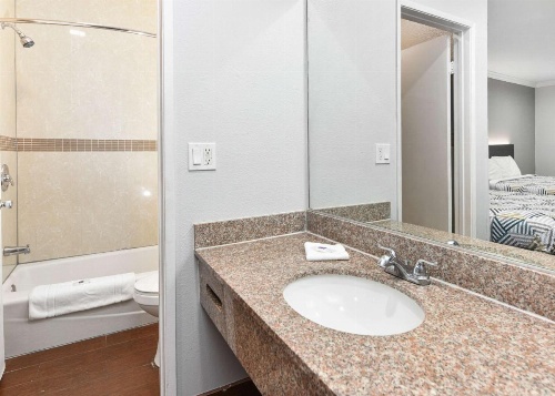 Motel 6 Anaheim - Convention Center image 22