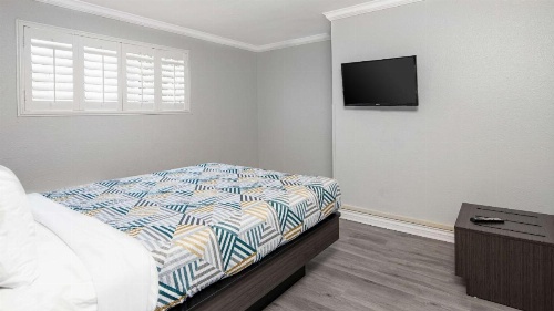 Motel 6 Anaheim - Convention Center image 35
