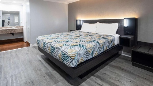 Motel 6 Anaheim - Convention Center image 36