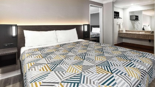 Motel 6 Anaheim - Convention Center image 39
