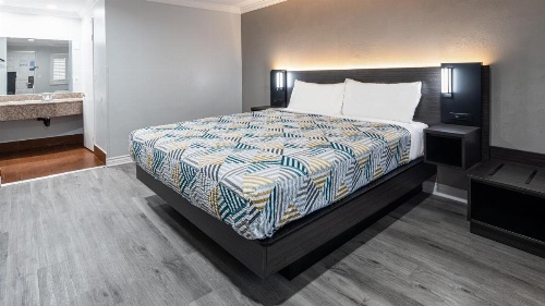 Motel 6 Anaheim - Convention Center image 5